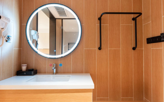 Elan Inn Jinzhong Yuantong Business Center