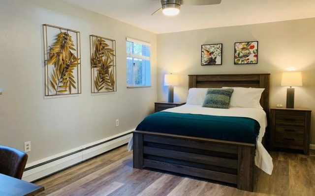 Modern & Chic Condo in the heart of Old Town