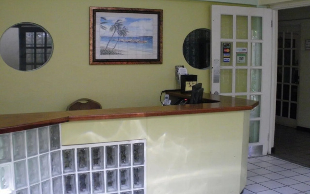 Pineapple Court Hotel