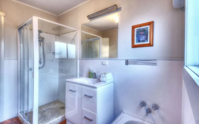 Cove Beach Apartment 2