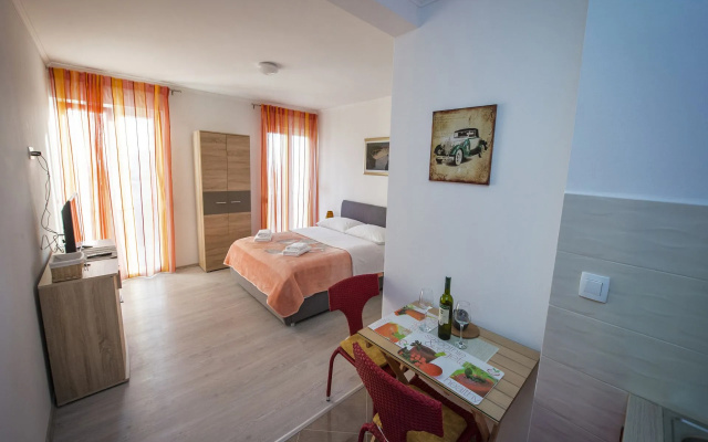 Studio apartment Mar - with view: SA3-Red Split, Riviera Split