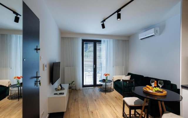 Malila Apartments Limanowskiego 37