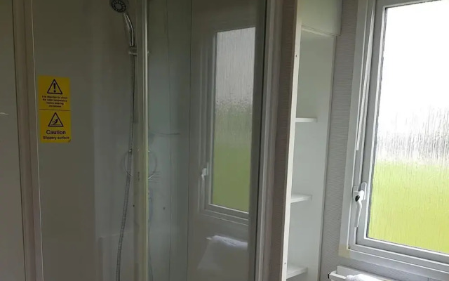 2br-pool-garden-parking-wifi-sleeps6