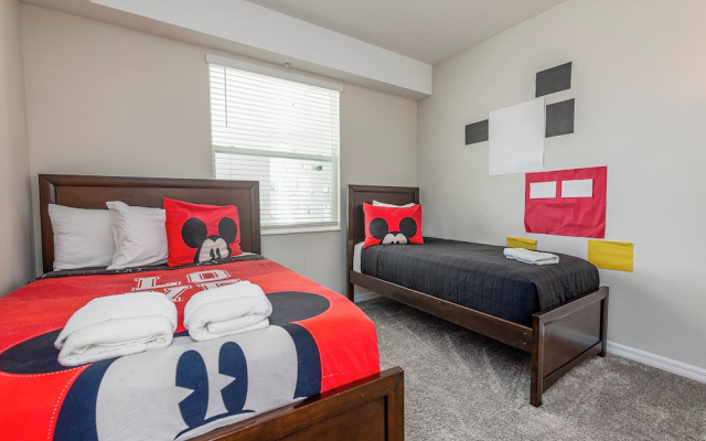 Comfortable 2BR Condo w/ Lake Views