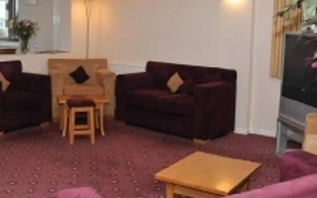 Tri-star Hotel