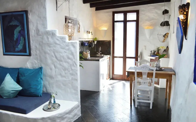 Stylish Getaway With Secluded Patio in Lava Finca