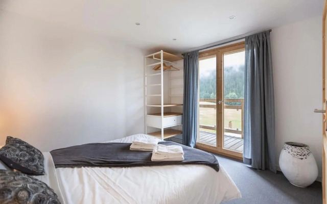 Chalet in Paradiski With Spa and Mountain Views