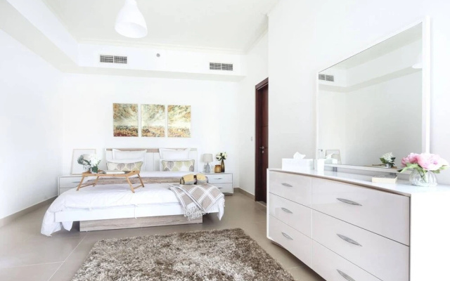 Spectacular 2BR in Beautiful Burj Vista!