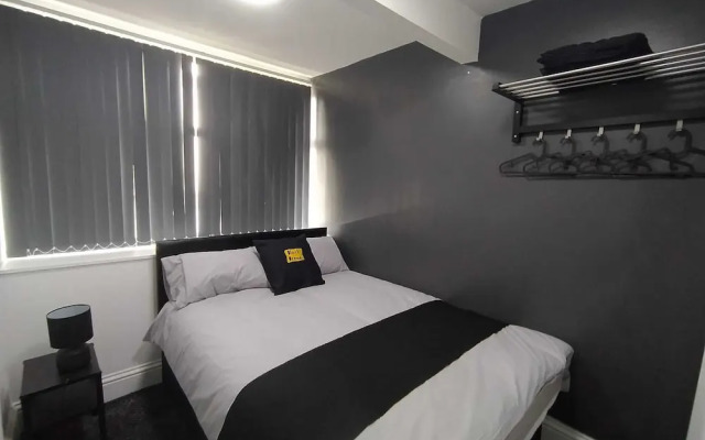 Black Ocean Holiday Apartments