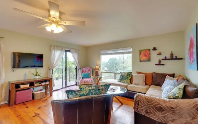Breezy Kailua-kona Bungalow w/ Lanai & Ocean View!