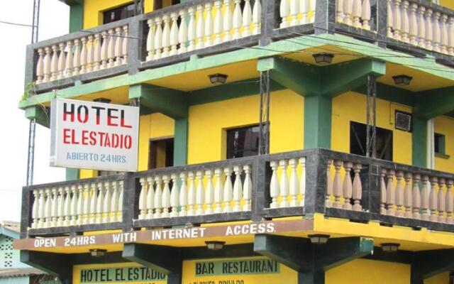 Hotel el Estadio Луизиана Ceiba вид на фасад