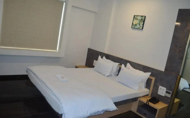 Hotel O2 , Sangli