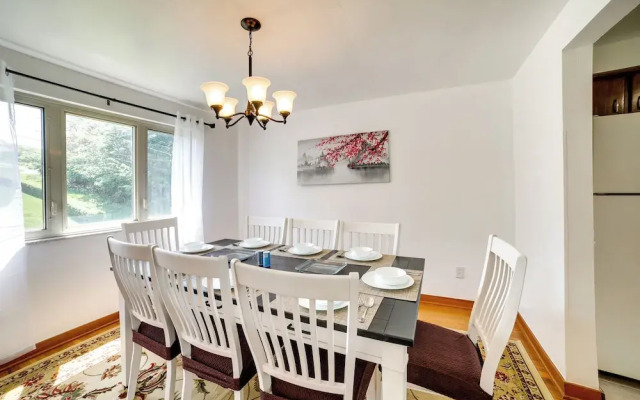 3 Mi to Downtown: Pittsburgh Home w/ Balcony!