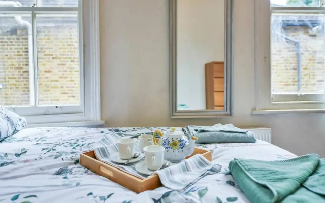 Groves 4 Bedroom, Shepherds Bush