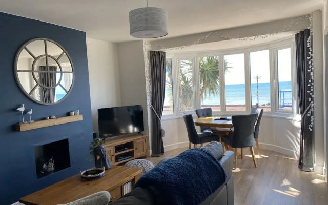 Worthing Beach 180 - 2 bed Seafront With Parking