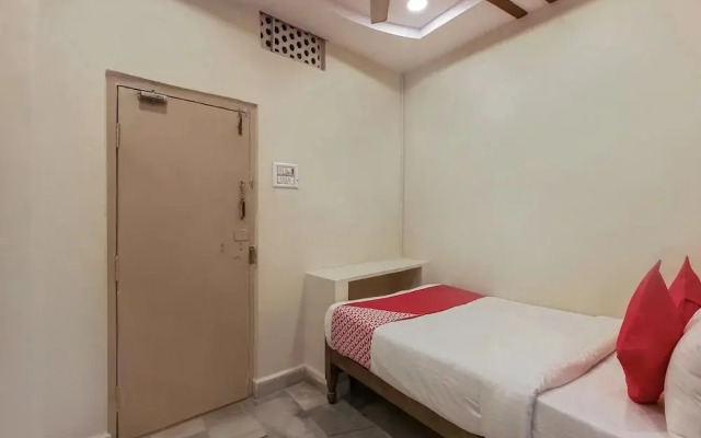 Sri Balaji Lodge By OYO Rooms