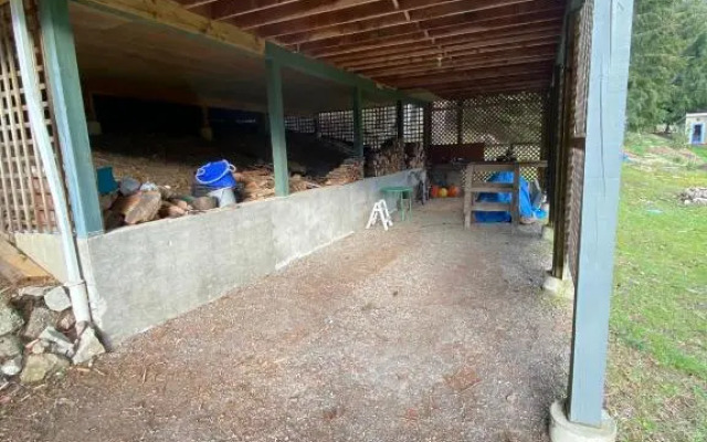 Cozy 2 bedroom cabin next to trails and beaches.