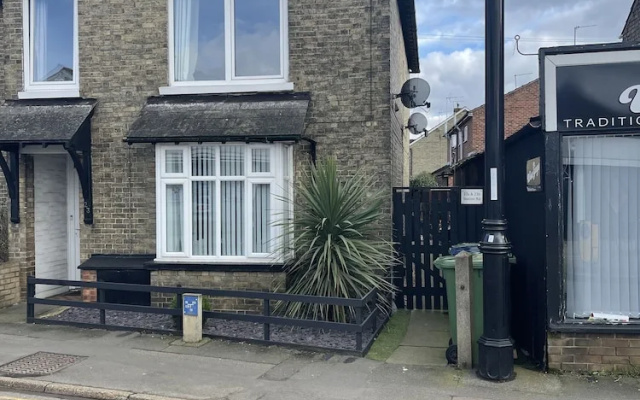 March-2bed Apt - Family Friendly - Pet Friendly