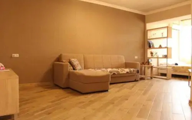 1 BR Apartment Republic Square