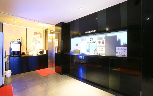 Gram Hotel