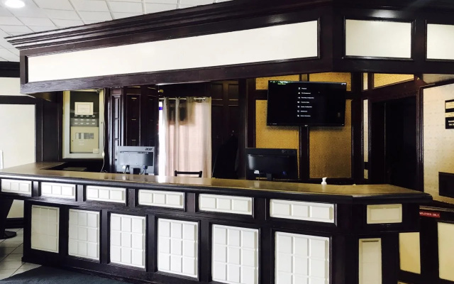 Travelodge By Wyndham Conference Centre & Suites Whitecourt