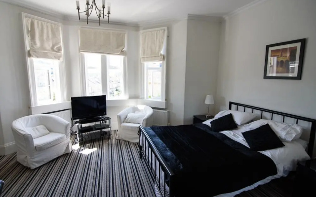 10 Lime Grove