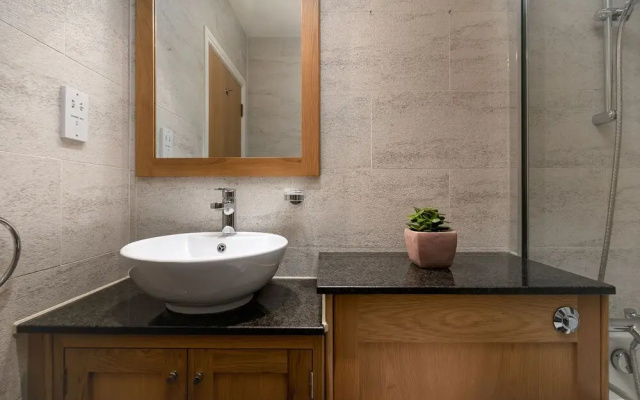 3 Beds 2 Baths Penthouse