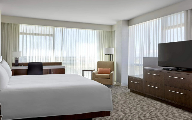 Calgary Airport Marriott In-Terminal Hotel