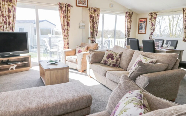 Superb detached lodge located on Skipsea Sands