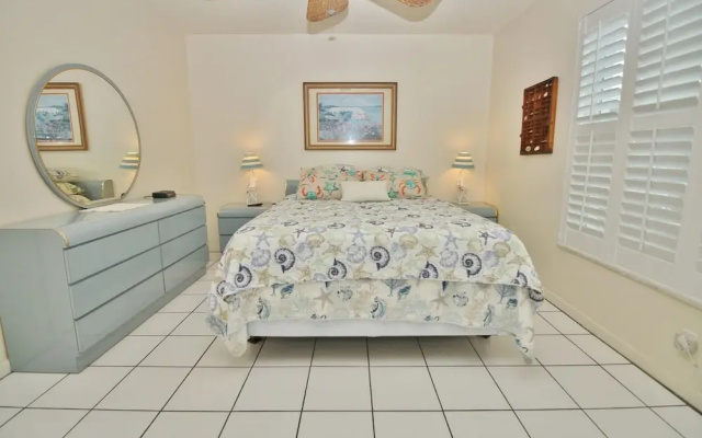 Colony Beach Club 132