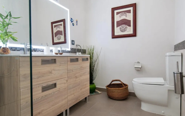 Beautiful Beach Apartment M&B IV by Las Canteras