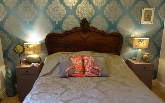 Victorian Gate House Own Bathroom
