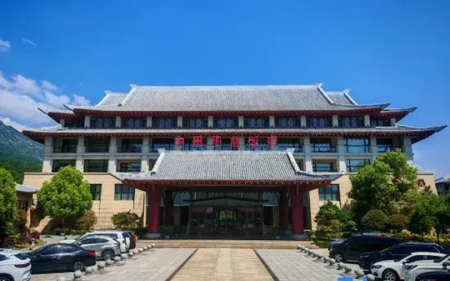 Zhongzhou Leading Hotel