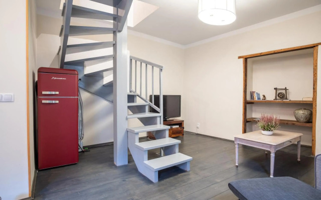 Dream Stay - Bright 2-Bedroom 2-Floor Old Town Apartment