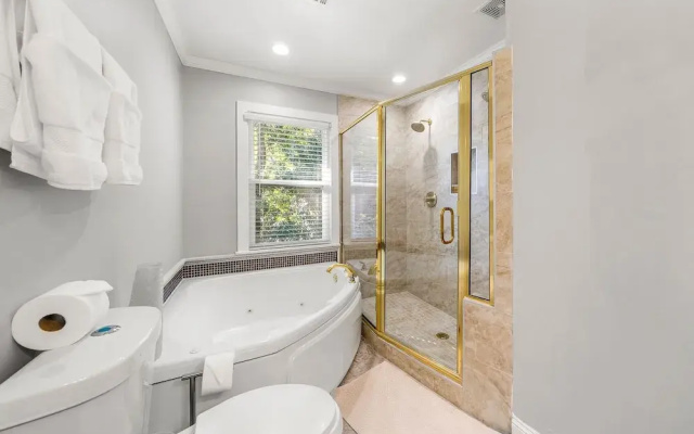 Beautiful Large Newly Renovated 5 Bedroom House