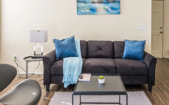 1 BR and 2 BR Jacksonville Beach Apt with Parking by Frontdesk