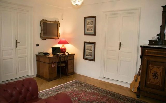 Alagona House