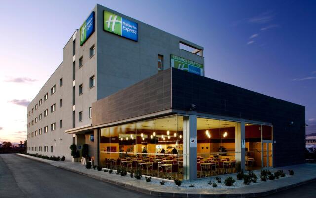 Отель Holiday Inn Express Malaga Airport Испания, Малага - 1 отзыв об отеле, цены и фото номеров - забронировать отель Holiday Inn Express Malaga Airport онлайн вид на фасад