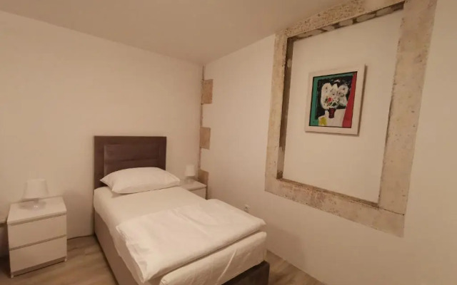 Spacious 140m2 Downtown 3 Bedroom Apartment