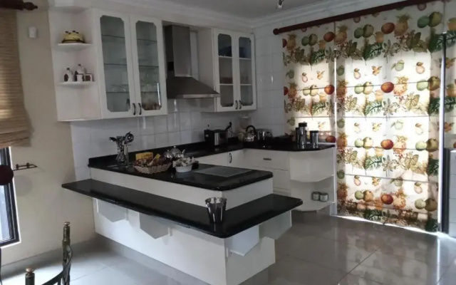 Westlake Waterfront Villa - Entire Villa