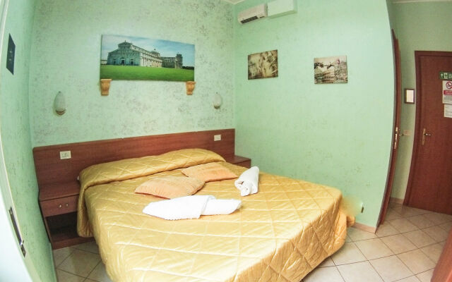 Отель B&B Centre Of The World комната для гостей