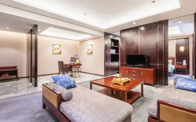 Asia Europe Hotel (Lan Da Er Yuan Branch, Xiguan Metro Station)