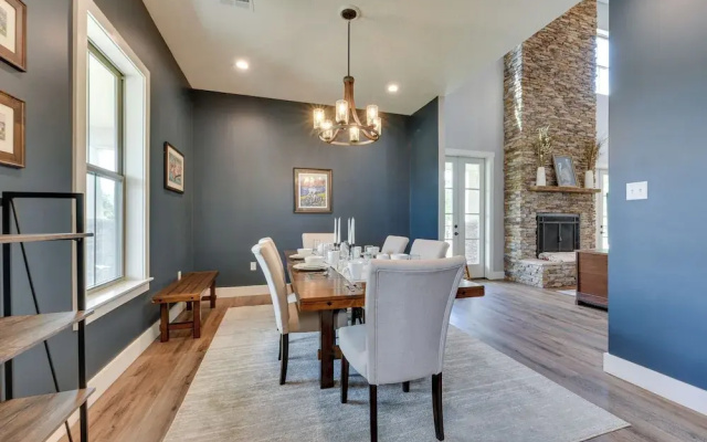 Spacious Lake Charles Craftsman - Pet Friendly!
