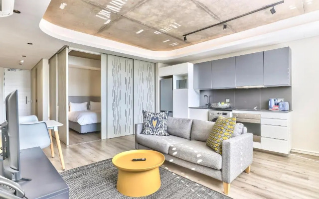 Studio with Balcony and City views