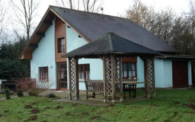 Chalet et étang du Roua