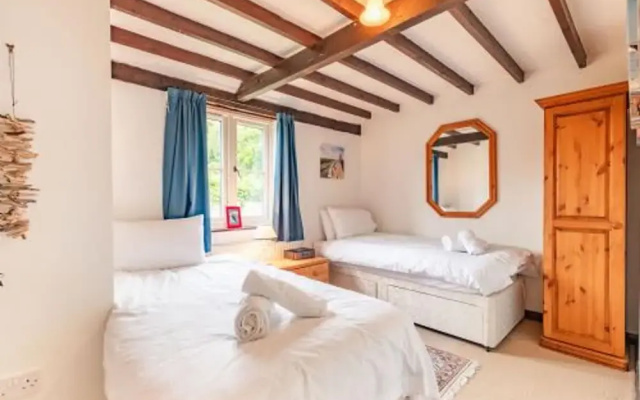 Host Stay Woodfalls Barn