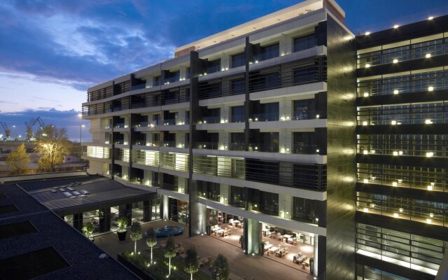 The Met Hotel вид на фасад