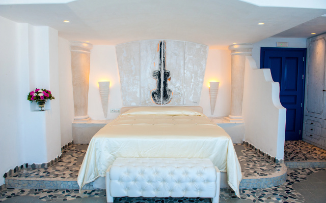 Astarte Suites