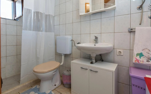 Beautiful Apartment in Vir With 2 Bedrooms and Wifi