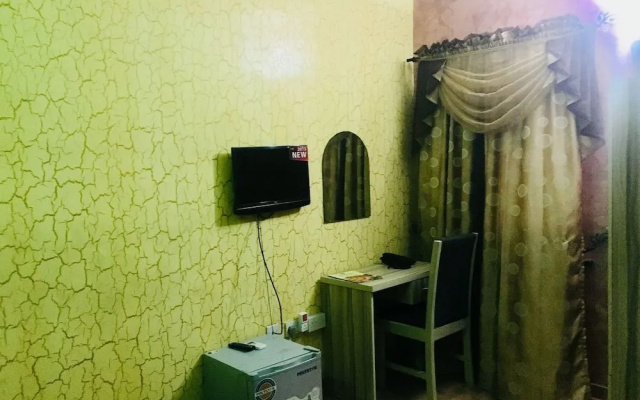 Hunga.M. De Suites